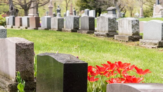 Gräber auf einem Friedhof